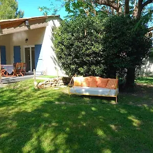 Avec Piscine Dans Un Avre De Verdure Hébergement de vacances